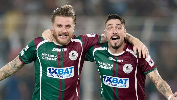 জেসন কামিন্স ও দিমিত্রি পেত্রাতস