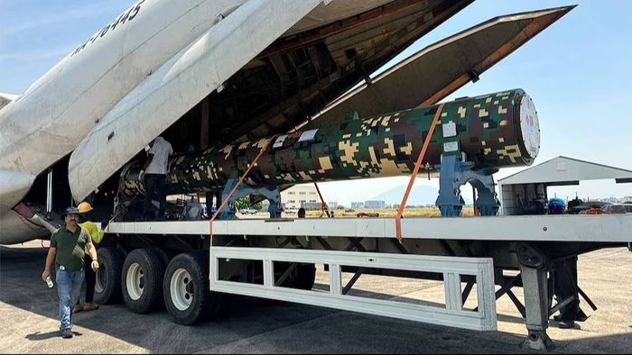 চিনের ঘুম উড়িয়ে তাদেরই পড়শি দেশকে বিশ্বের দ্রুততম ক্রুজ মিসাইল পাঠাল ভারত