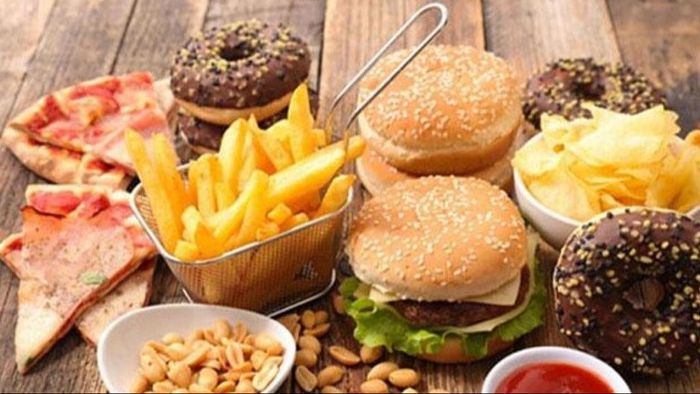 যৌবনে বার্ধক্যের ছাপ? এই খাবারগুলি বাদ দিলেই হবে ম্যাজিক