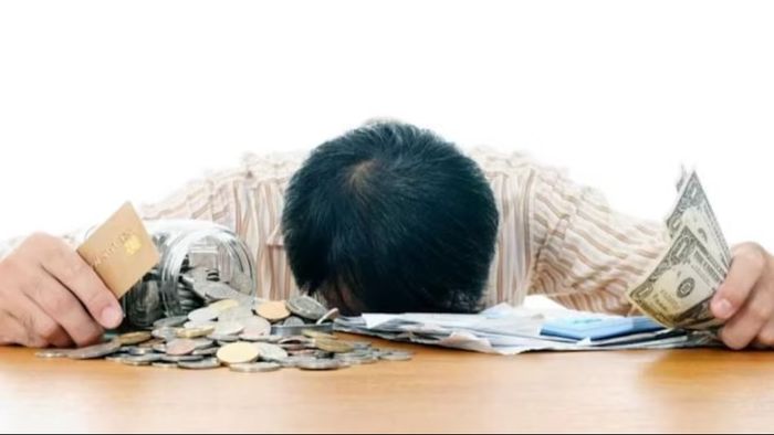 বাস্তু বলে এই অভ্যাসগুলিই মানুষকে নিঃস্ব করে, এর কোনওটি থাকলে আজই বাদ দিন