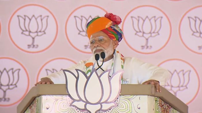 কংগ্রেস-শাসনে হনুমান চালিশা শোনাও অপরাধ, নিশানা মোদীর
