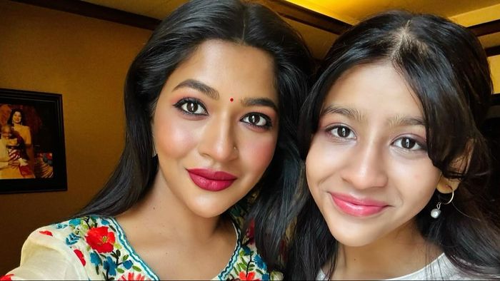 আজমেরী হক বাঁধন ও মিশেল আমানি সায়রা (ছবি:ফেসবুক)