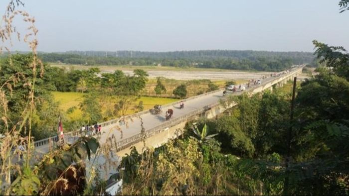 নদী-সীমান্ত পেরিয়ে ভোট দিচ্ছেন, শিলিগুড়ির এই গ্রামের বাসিন্দারা এখনও বঞ্চিত