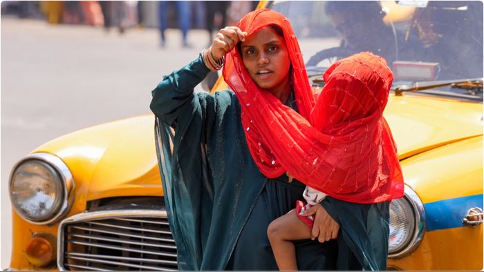 গরমে ঝলসে যাচ্ছে কলকাতা। ছবি-পিটিআই