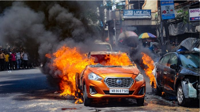 গরমে গাড়িতে আগুন। ফাইল ছবি