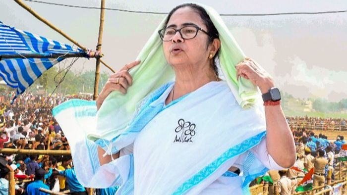 তপপ্রবাহের মাঝে ভোট নিয়ে কমিশনকে নিশানা মমতার