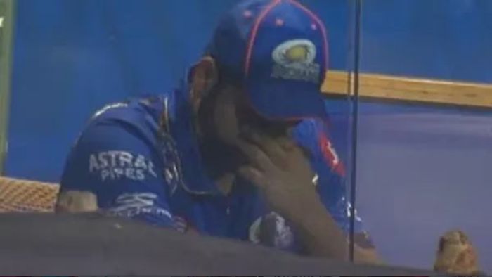 কান্নায় ভেঙে পড়লেন রোহিত