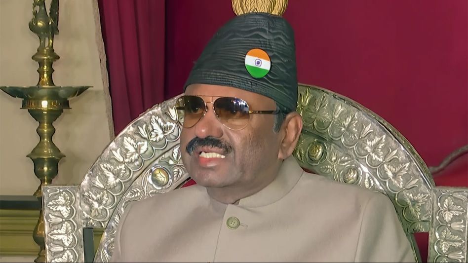 বিতর্কের আবহেই পদক্ষেপ, রাজ্যের ৩ বিশ্ববিদ্যালয়ের VC নিয়োগে অনুমোদন বোসের বিতর্কের আবহেই পদক্ষেপ, রাজ্যের ৩ বিশ্ববিদ্যালয়ের VC নিয়োগে অনুমোদন বোসের