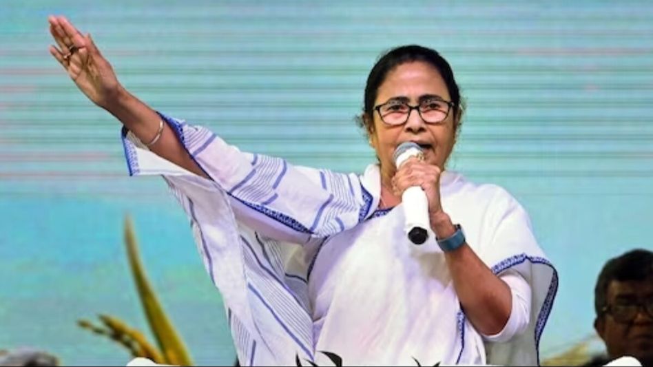 'বিজেপির চিহ্নটা বুকে লাগিয়ে করুন', কার্তিক মহারাজকে ফের আক্রমণ মমতার 'বিজেপির চিহ্নটা বুকে লাগিয়ে করুন', কার্তিক মহারাজকে ফের আক্রমণ মমতার