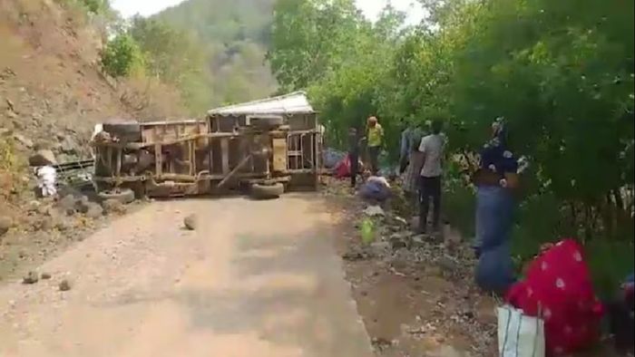 ছত্তীশগড়ে উল্টে গিয়েছে পিকআপ গাড়ি। ফাইল ছবি