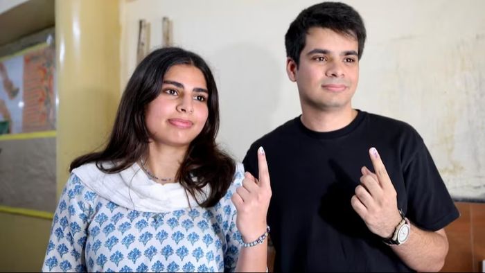 প্রথমবার ভোট দিলেন প্রিয়াঙ্কা গান্ধীর ছেলে রেহান ও মেয়ে মিরায়া