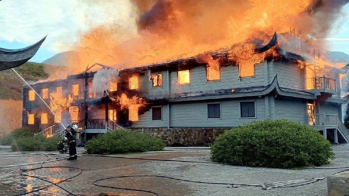 হঠাৎ পুতিনের গোপন বাড়ি পুড়ে ছাই, ইউক্রেনের হামলা? আগুন ঘিরে রহস্য