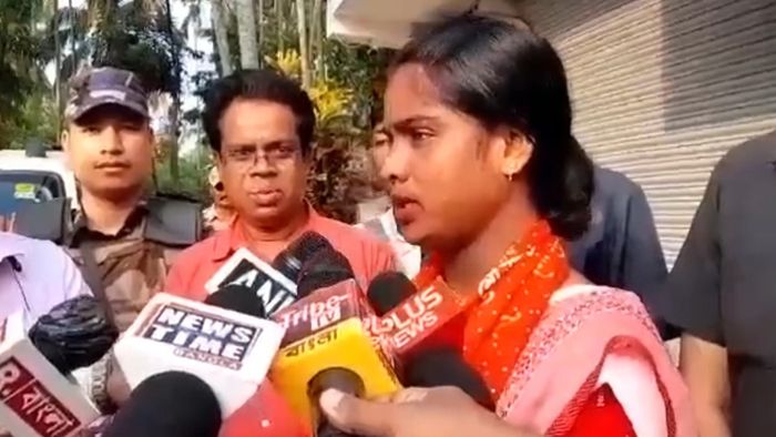 'প্রতিটা মারের জবাব মানুষ দেবে,' ভোট দিয়ে আরও যা যা বললেন সন্দেশখালির রেখা