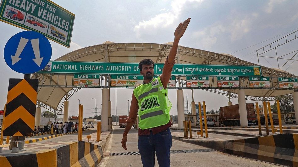 ভোট মিটতেই দেশজুড়ে টোল ট্যাক্স বাড়াল NHAI, চিন্তায় গাড়িচালকরা ভোট মিটতেই দেশজুড়ে টোল ট্যাক্স বাড়াল NHAI, চিন্তায় গাড়িচালকরা