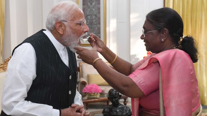 নরেন্দ্র মোদীকে প্রধানমন্ত্রী নিযুক্ত করলেন রাষ্ট্রপতি