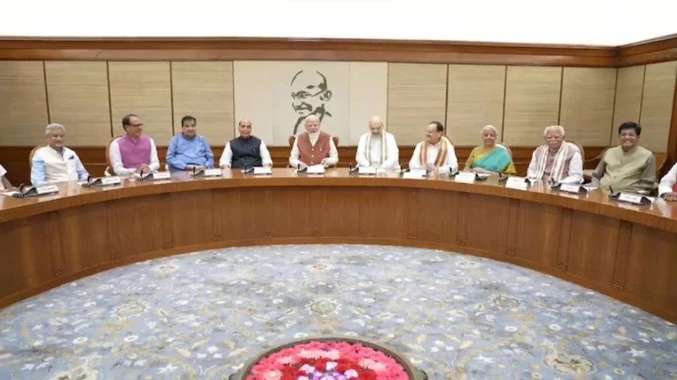 ৪ বড় মন্ত্রক BJP-র হাতেই, বাকিরা কে কোন মন্ত্রক পেলেন? মোদী মন্ত্রিসভার পূর্ণাঙ্গ তালিকা ৪ বড় মন্ত্রক BJP-র হাতেই, বাকিরা কে কোন মন্ত্রক পেলেন? মোদী মন্ত্রিসভার পূর্ণাঙ্গ তালিকা