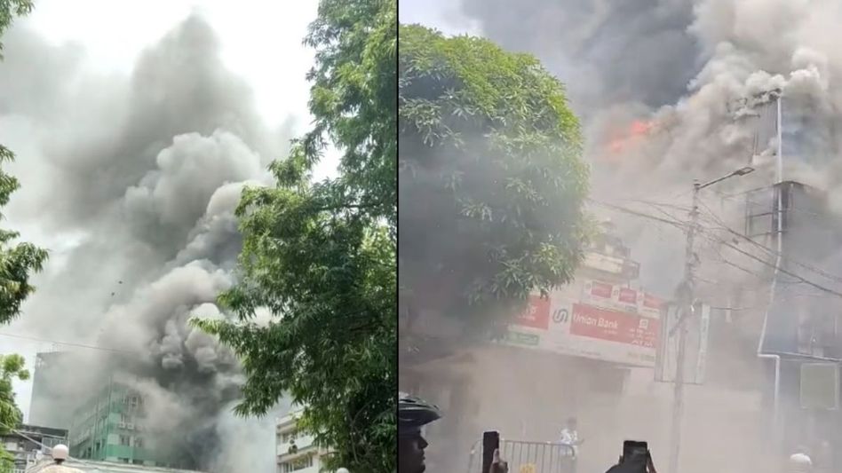 বিধ্বংসী আগুনে ধোঁয়ায় ঢাকল পার্ক স্ট্রিট, ঘটনাস্থলে দমকলের একাধিক ইঞ্জিন বিধ্বংসী আগুনে ধোঁয়ায় ঢাকল পার্ক স্ট্রিট, ঘটনাস্থলে দমকলের একাধিক ইঞ্জিন