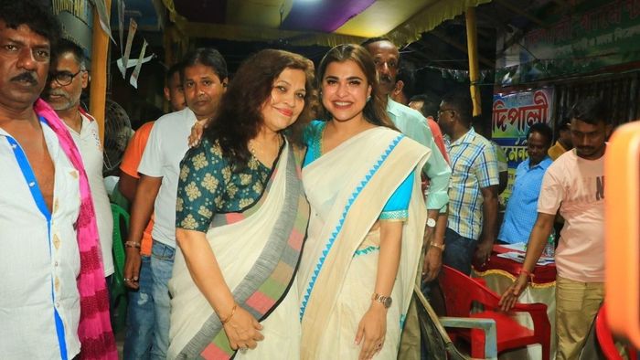 সুপ্তি এবং শ্রেয়া পাণ্ডে।