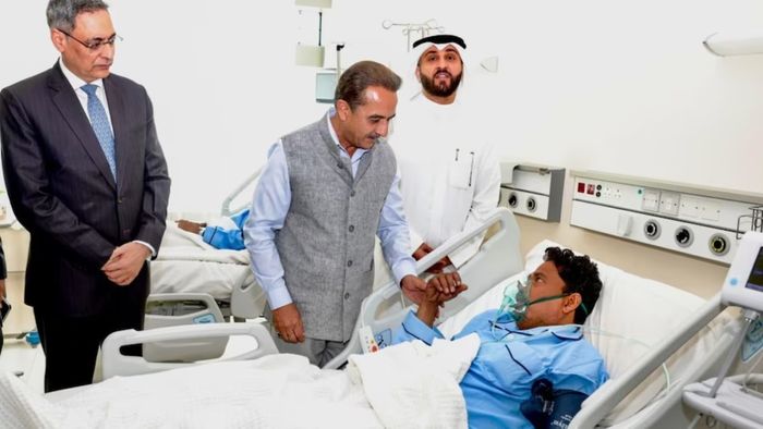 কুয়েত অগ্নিকাণ্ডে আহতদের দেখতে পৌঁছেছেন বিদেশ প্রতিমন্ত্রী কীর্তি বর্ধন সিং