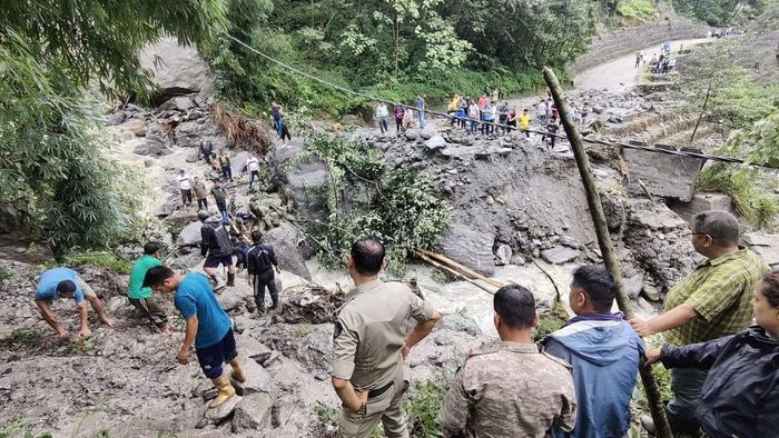 ফের রাস্তা বন্ধ, দুর্যোগে ব্যাহত উদ্ধারকাজ; সিকিমে আটকে কয়েক হাজার পর্যটক