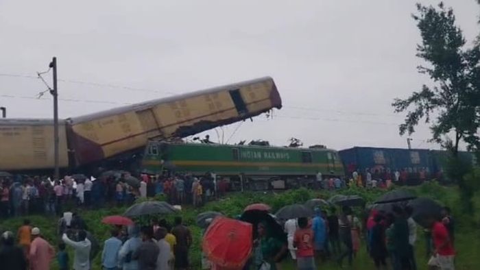 কাঞ্চনজঙ্ঘা এক্সপ্রেসের যাত্রীদের গন্তব্যে পৌঁছতে ১০টি বাস পাঠাল NBSTC
