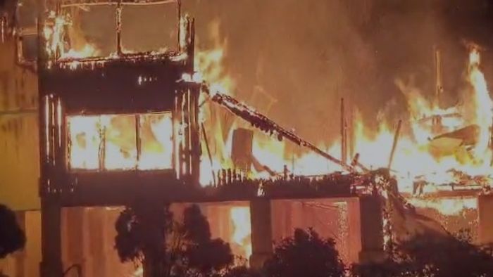 হলং বাংলোতে বিধ্বংসী আগুন।