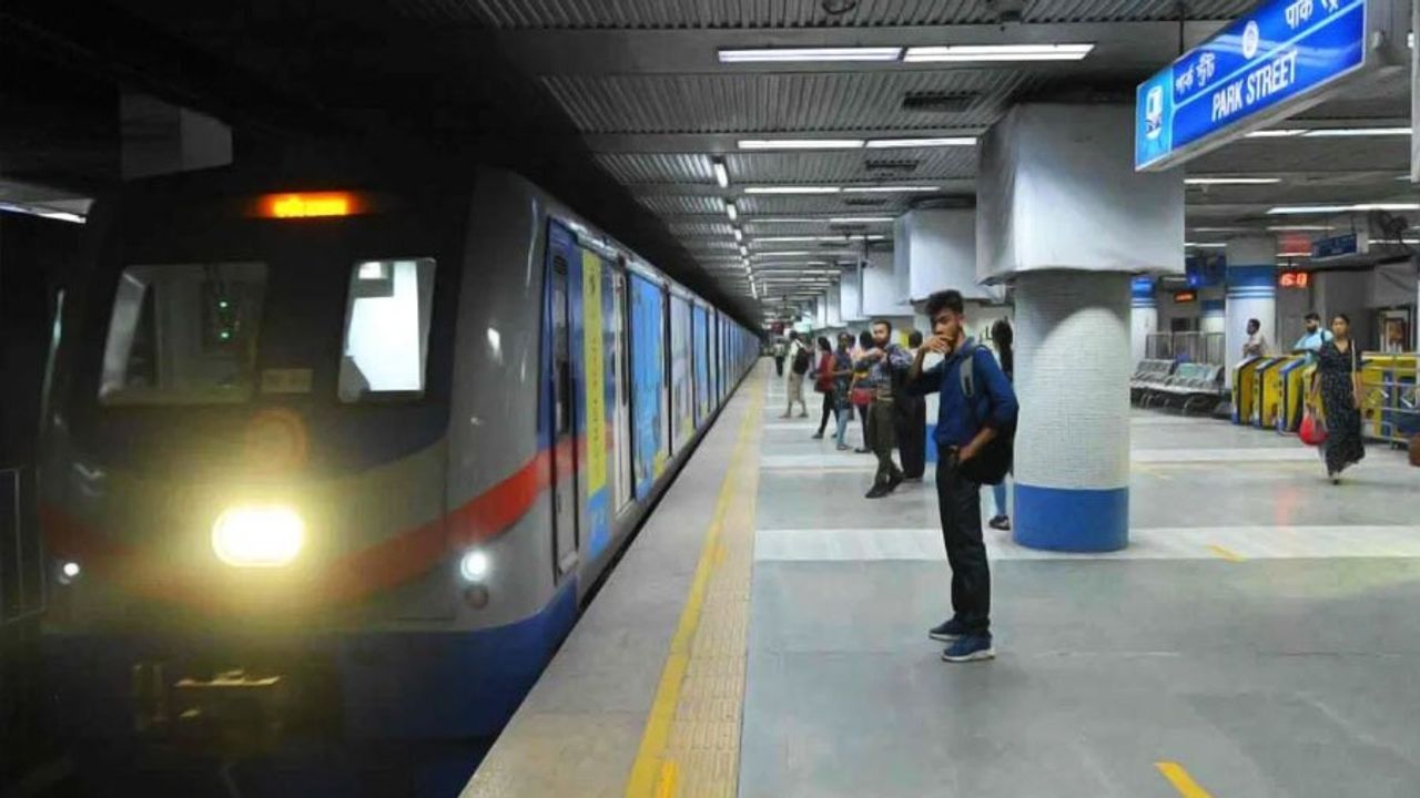 ১ মে জোড়া ছুটি! কাল মেট্রোর সংখ্যা কমছে শহরে, জেনে নিন শেষ ট্রেনের সময়সূচী ১ মে জোড়া ছুটি! কাল মেট্রোর সংখ্যা কমছে শহরে, জেনে নিন শেষ ট্রেনের সময়সূচী