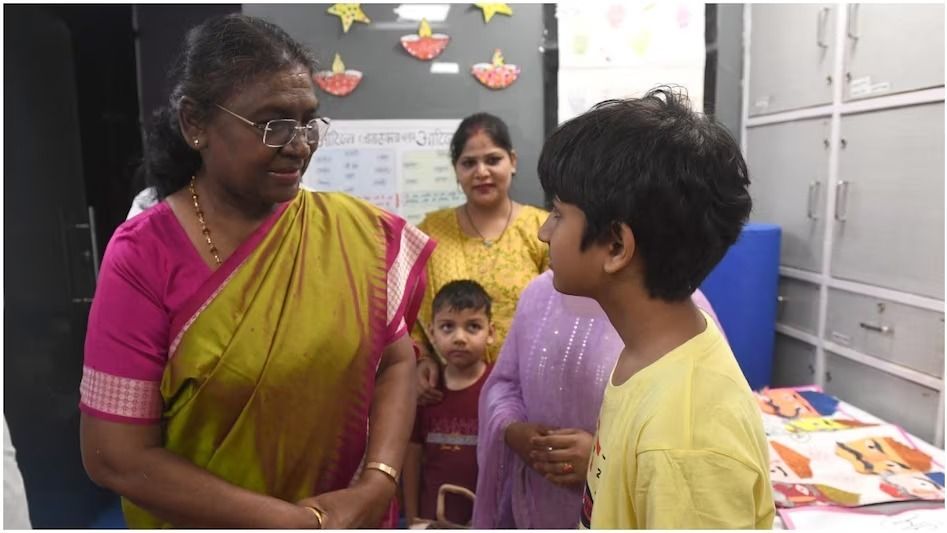 রাষ্ট্রপতি দ্রৌপদী মূর্মু এক্স হ্যান্ডেলে একটিমাত্র অ্যাকাউন্ট ফলো করেন, কার জানেন?