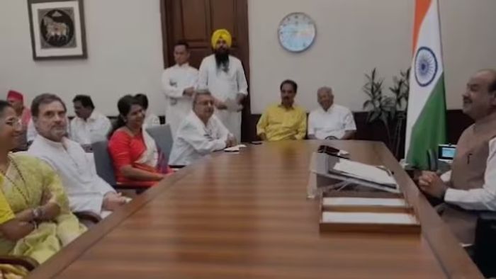 স্পিকার ওম বিড়লার সঙ্গে বৈঠকে রাহুল।