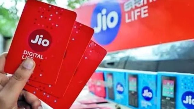 গ্রাহকদের বড় ধাক্কা দিল Jio, দাম বাড়ল রিচার্জে, দেখুন তালিকা