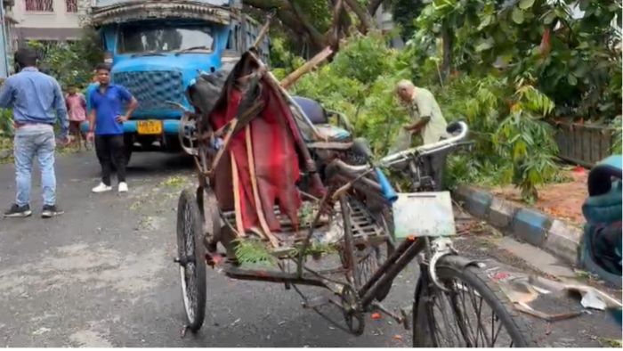 কলকাতায় রিকশা চালকের মৃত্যু