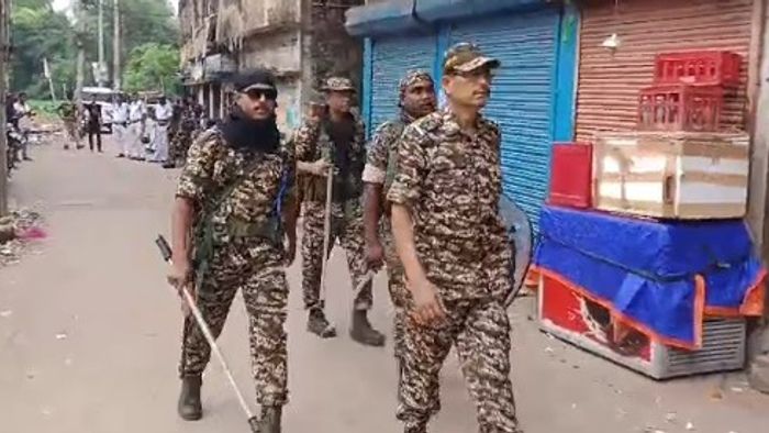 ঘটনাস্থলে পুলিশ