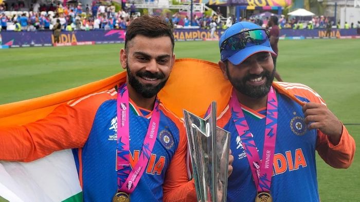 'পরের বিশ্বকাপ ভারতে, ২ বছর পর অবসর নাও', কোহলি-রোহিতকে মানানোর চেষ্টা ড্রেসিংরুমে