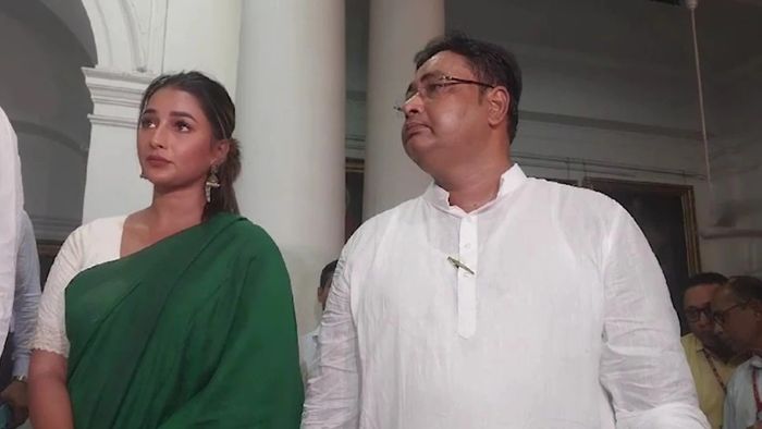 এক মাসের টালবাহানার সমাপ্তি, বিধানসভাতেই শপথ নিলেন সায়ন্তিকা-রেয়াত