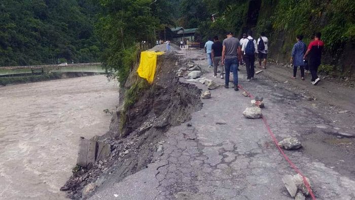 উত্তরবঙ্গে দুর্যোগ; পাহাড়ে ধস অব্যাহত, এখনও ফুঁসছে তিস্তা