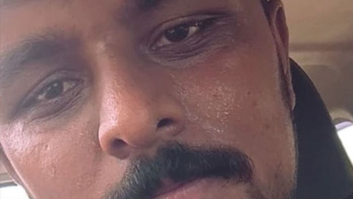 পুলিশের পিস্তল হাতে সেলফি পোস্ট তৃণমূল নেতার, ভাইরাল হতেই শোরগোল