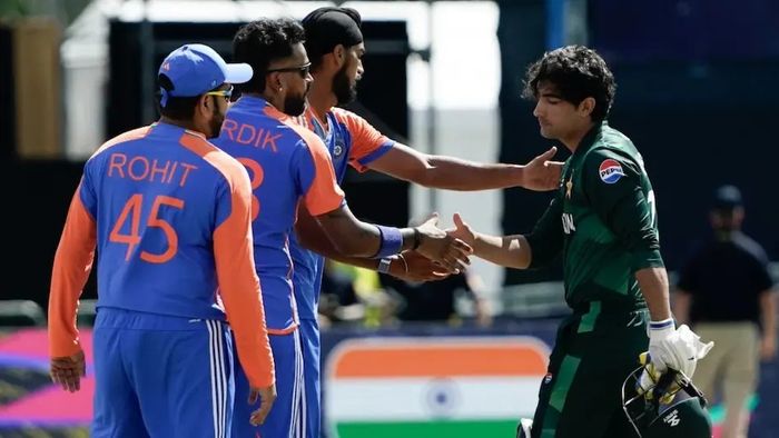 চ্যাম্পিয়ন্স ট্রফির সঙ্গে সন্ত্রাসী বুরহান ওয়ানির যোগ! মাঠের কাছেই যা ঘটল