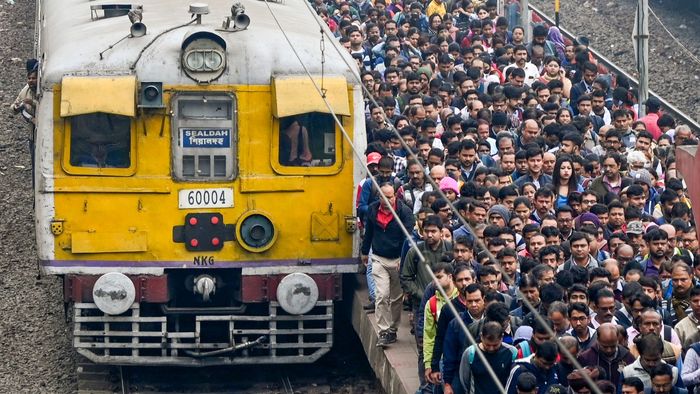 লোকাল ট্রেন বাতিল