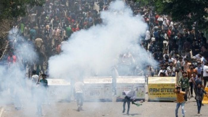 বাংলাদেশে বিক্ষোভ অব্যাহত।