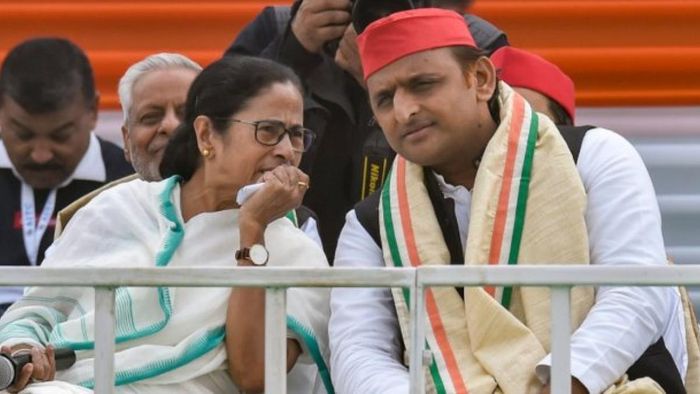 মমতার ডাকে একুশে জুলাইয়ের মঞ্চে অখিলেশ