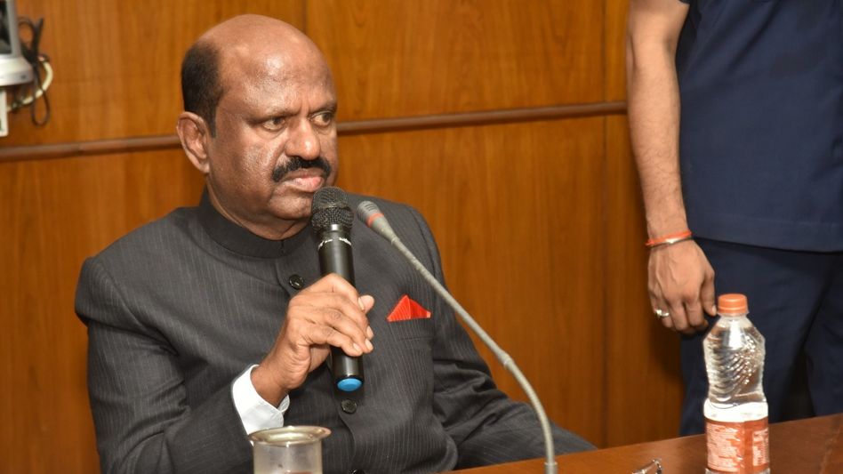 ৮ সাক্ষীর 'বয়ান' নিয়ে শ্লীলতাহানির অভিযোগ খণ্ডন রাজভবনের, ‘নিজেকেই ক্লিনচিট’, কটাক্ষ TMC-র ৮ সাক্ষীর 'বয়ান' নিয়ে শ্লীলতাহানির অভিযোগ খণ্ডন রাজভবনের, ‘নিজেকেই ক্লিনচিট’, কটাক্ষ TMC-র