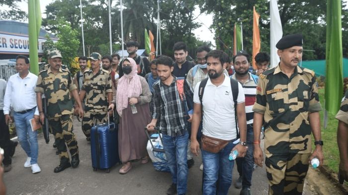 বিএসএফের তৎপরতায় ঘরে ফেরা।