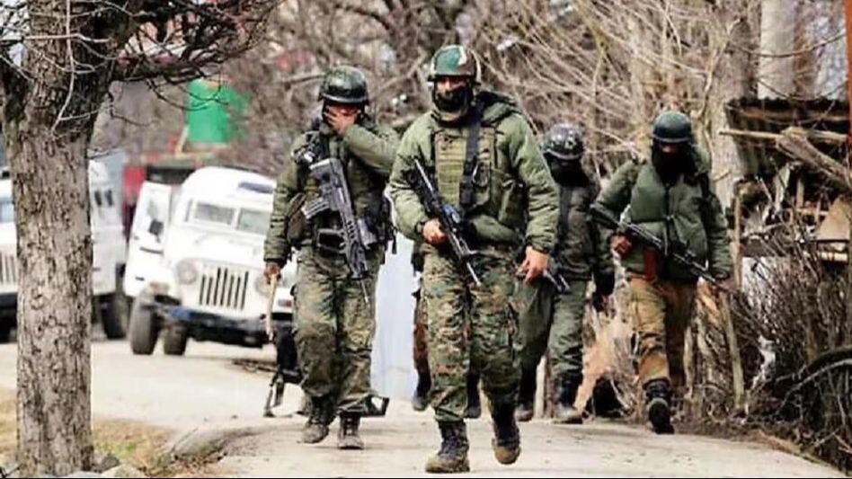 জম্মু: রাতের অন্ধকারে রাজৌরির সেনা ঘাঁটিতে জঙ্গি হামলা, গুরুতর জখম এক জওয়ান জম্মু: রাতের অন্ধকারে রাজৌরির সেনা ঘাঁটিতে জঙ্গি হামলা, গুরুতর জখম এক জওয়ান