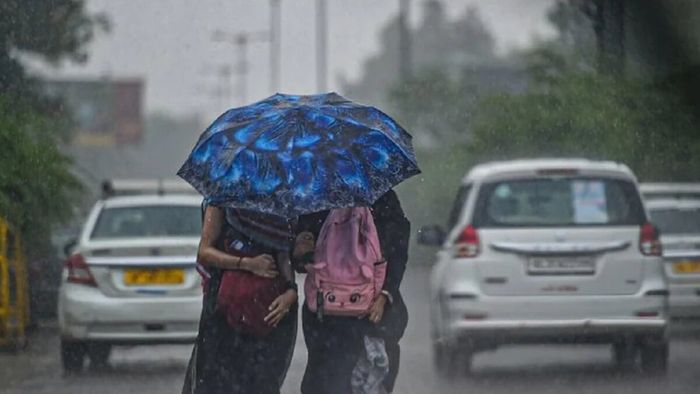 দিনভর মেঘলা আকাশ, বৃষ্টির পূর্বাভাস। ফাইল ছবি