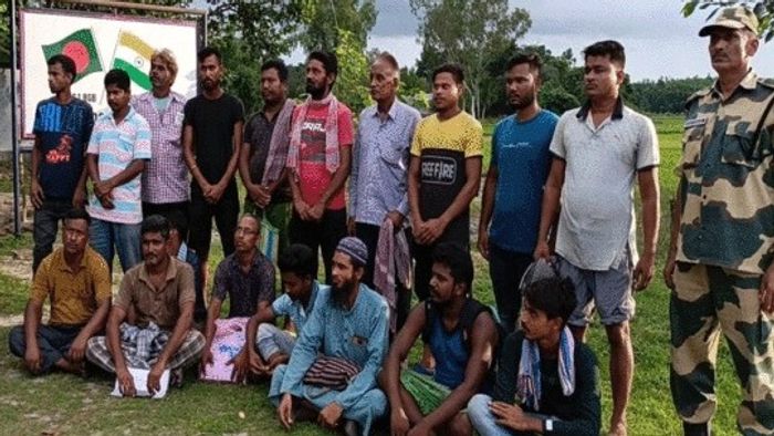 স্বস্তি, ৩ দিন আটকে থাকার পর চ্যাংরাবান্ধা দিয়ে দেশে ফিরলেন ভারতীয় ট্রাকচালকরা