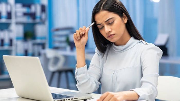 অধিকাংশ অফিসে ৮-৯ ঘণ্টার শিফট, দিনে ১৪ ঘণ্টা কাজ করা কি সম্ভব?