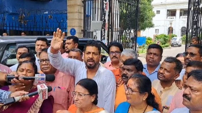 bjp walks out vidhan sabha