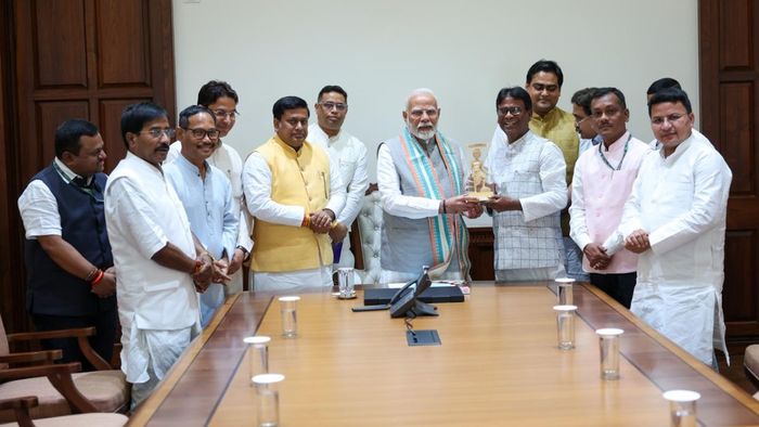 দুর্গাপুজোয় রাজ্যে আসবেন মোদী? দেখা করে আমন্ত্রণ জানালেন বাংলার BJP সাংসদরা