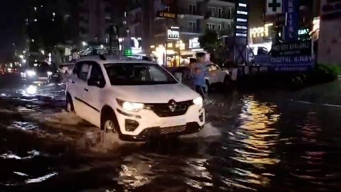 দিল্লিতে ভারী বৃষ্টি।