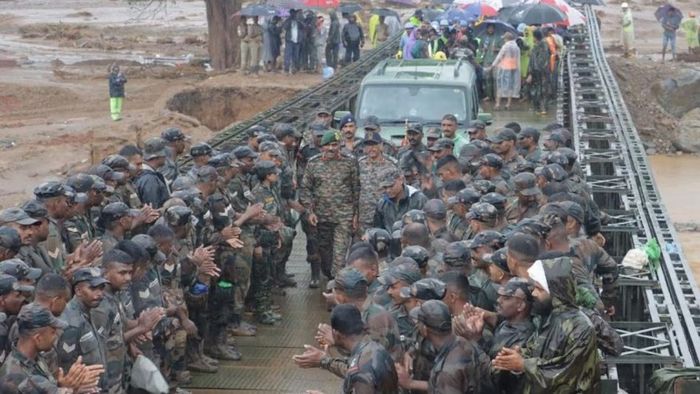 মাত্র ১৬ ঘণ্টায় বেইলি সেতু নির্মাণ সম্পন্ন করেছে ভারতীয় জওয়ানেরা